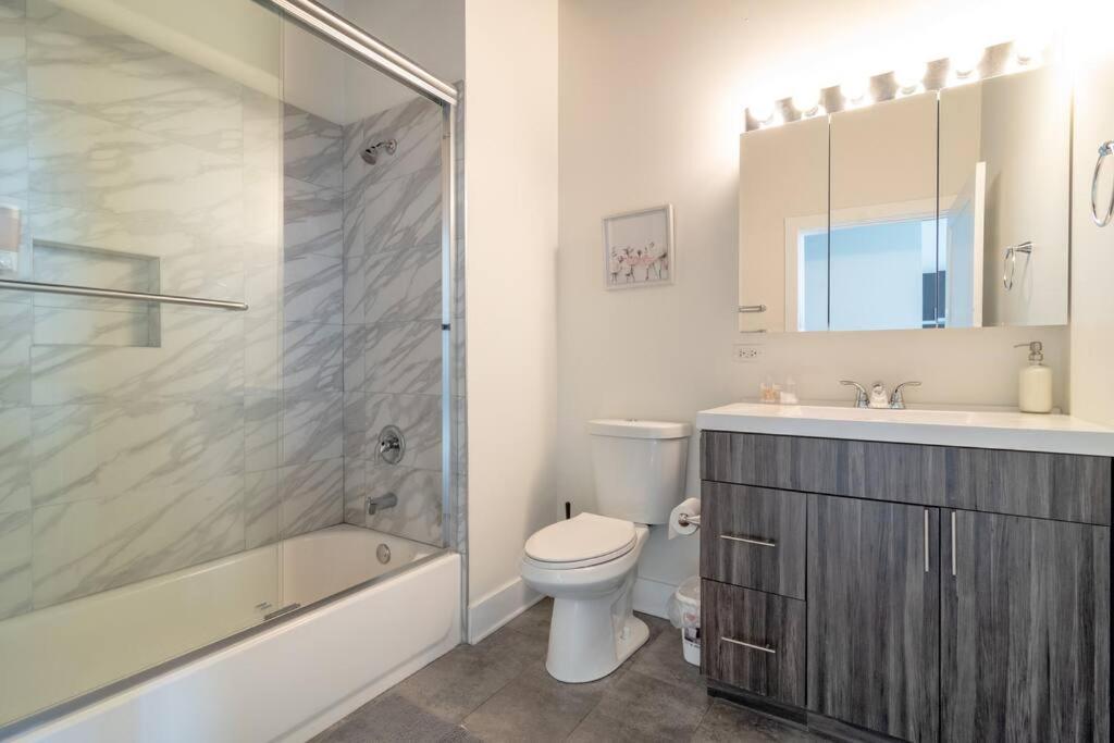 Spacious 2Br Vacation Rental With City View, Optional Parking And Gym Near Mccormick Place & Downtown Chicago Attractions Ngoại thất bức ảnh